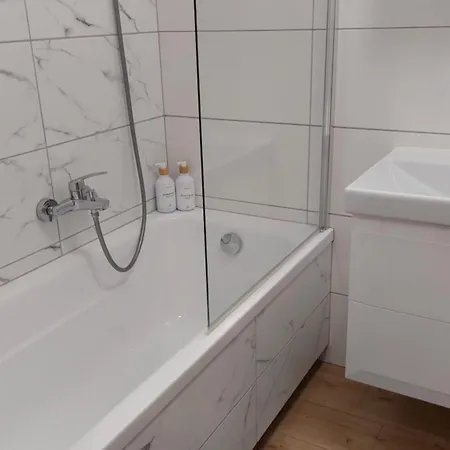 Zyczliwy Apartament Z Garazem Warszawa Eksteriør bilde